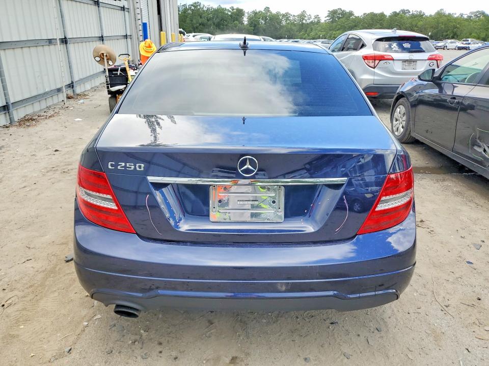 Продаж на аукціоні авто 2012 Mercedes-benz C, vin: WDDGF4HB5CA621488, номер лоту: 58408526
