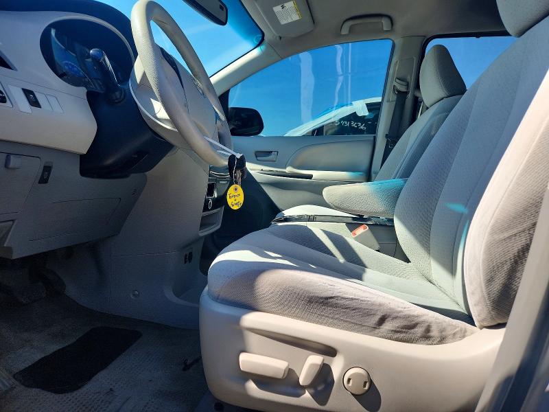 54621566 :رقم المزاد ، 5TDKK3DC1CS192247 vin ، 2012 Toyota Sienna مزاد بيع