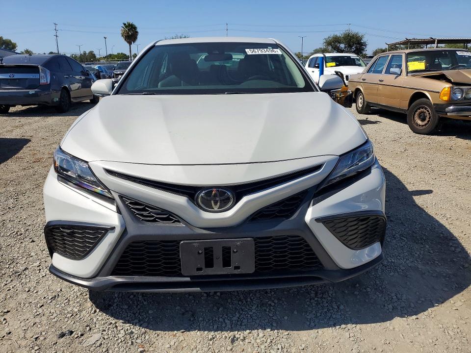 56793496 :رقم المزاد ، 4T1G11AK5PU111370 vin ، 2023 Toyota Camry مزاد بيع