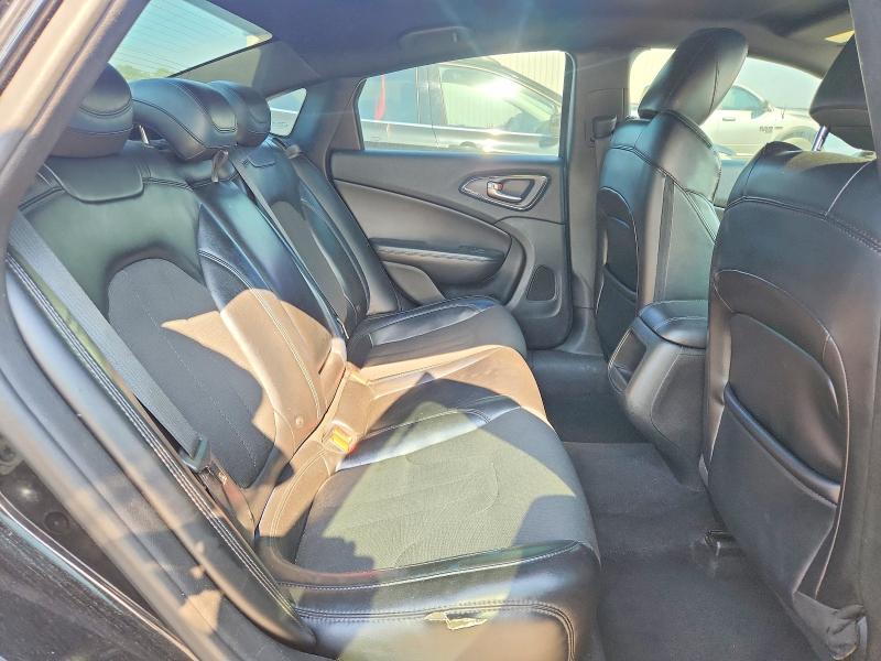 57362026 :رقم المزاد ، 1C3CCCBB7FN573112 vin ، 2015 Chrysler 200 مزاد بيع