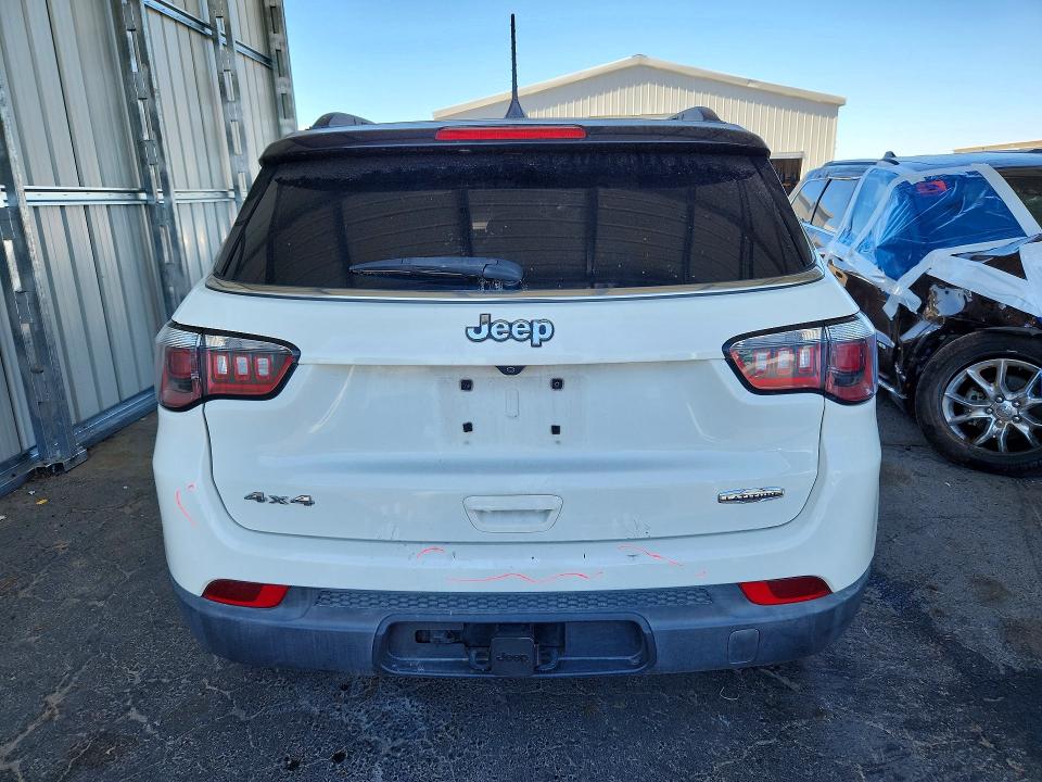 55634546 :رقم المزاد ، 3C4NJDBB3JT195427 vin ، 2018 Jeep Compass مزاد بيع