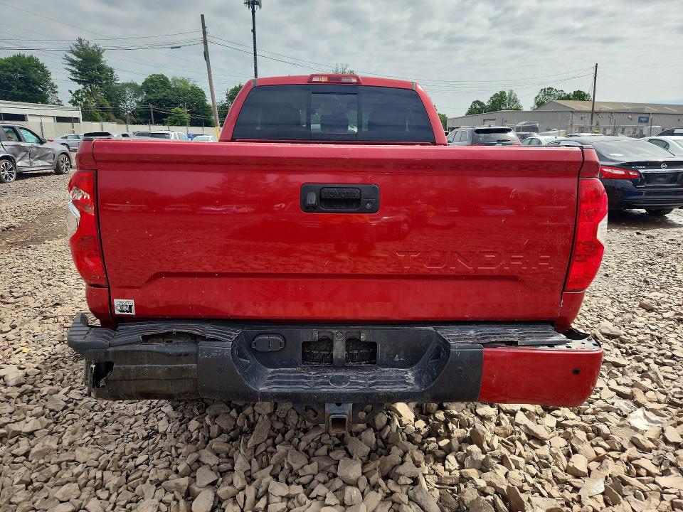 56686046 :رقم المزاد ، 5TFUY5F19JX775669 vin ، 2018 Toyota Tundra مزاد بيع