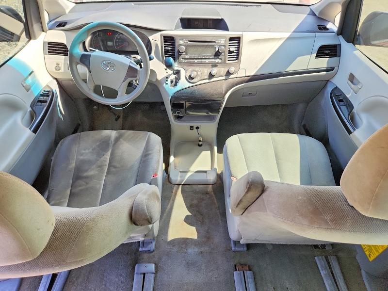55891606 :رقم المزاد ، 5TDZK3DC9DS281841 vin ، 2013 Toyota Sienna مزاد بيع