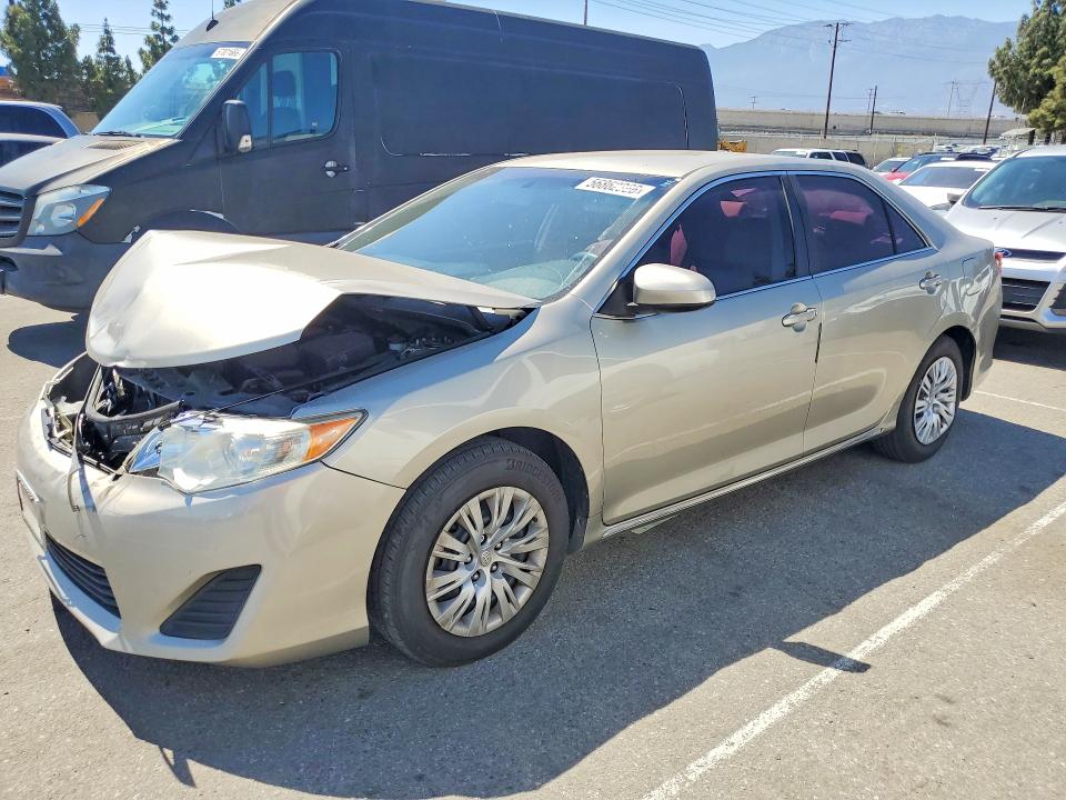 56862366 :رقم المزاد ، 4T4BF1FK5ER366866 vin ، 2014 Toyota Camry مزاد بيع