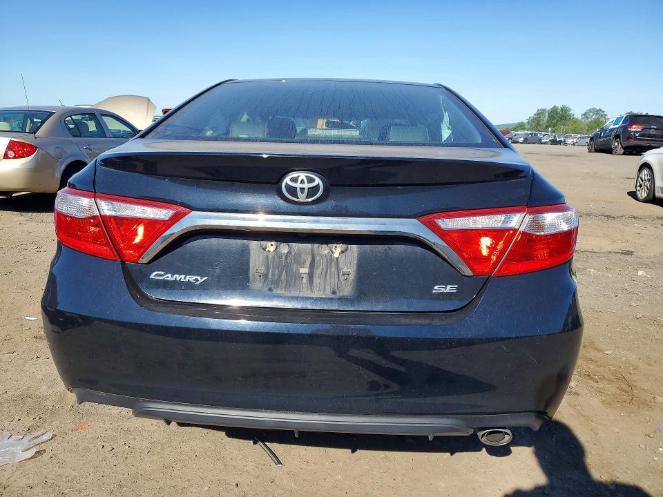 55898086 :رقم المزاد ، 4T1BF1FKXHU677644 vin ، 2017 Toyota Camry مزاد بيع