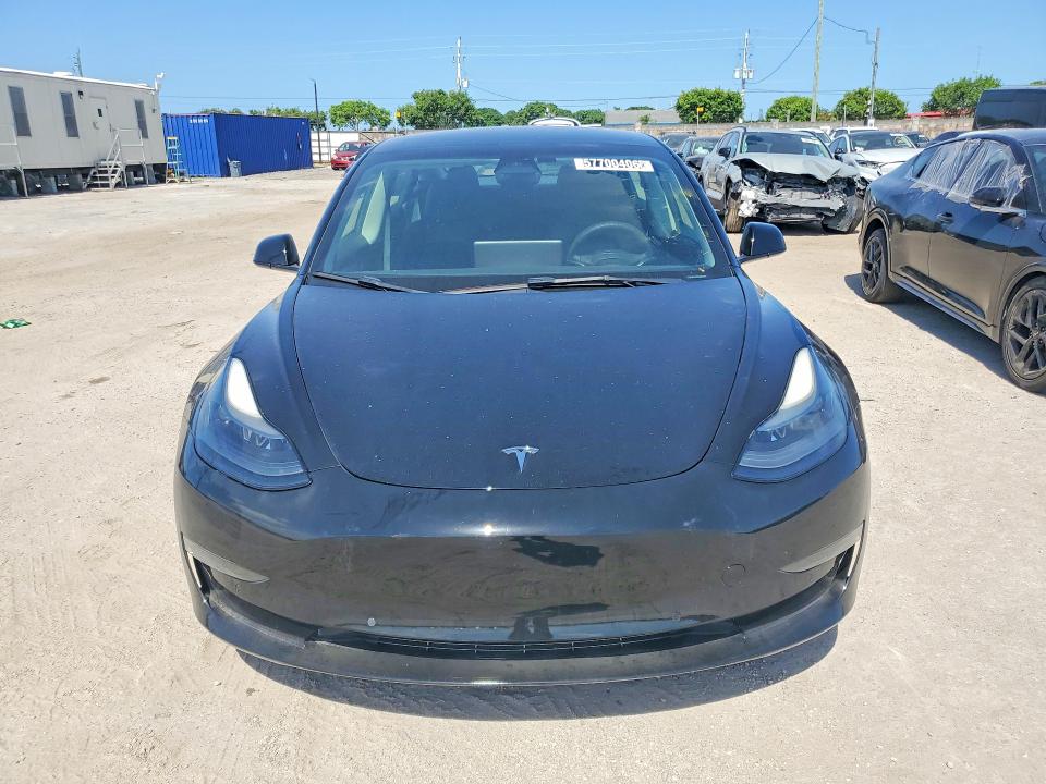 57700406 :رقم المزاد ، 5YJ3E1EA6NF372439 vin ، 2022 Tesla Model 3 مزاد بيع
