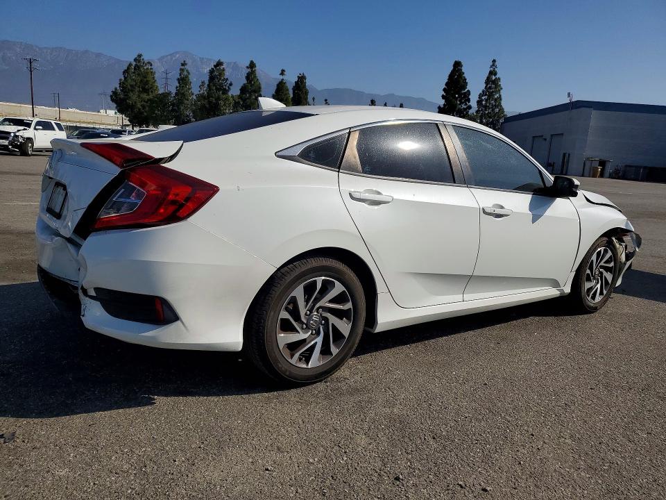 Aukcja sprzedaży 2018 Honda Civic, vin: 2HGFC2F7XJH528385, numer aukcji: 55561566