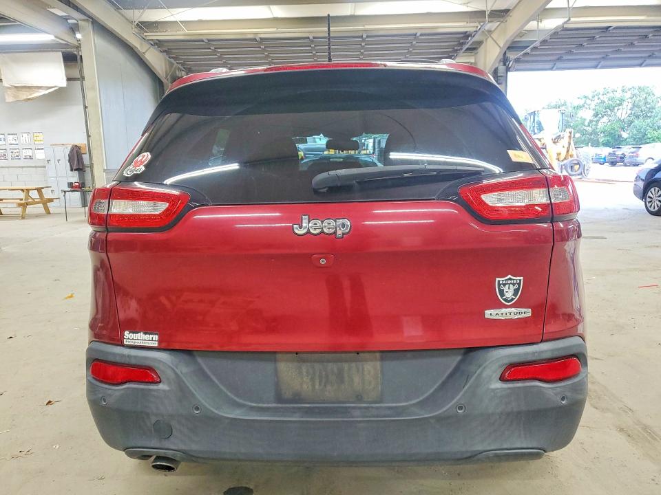 58608026 :رقم المزاد ، 1C4PJLCB4FW590090 vin ، 2015 Jeep Cherokee مزاد بيع