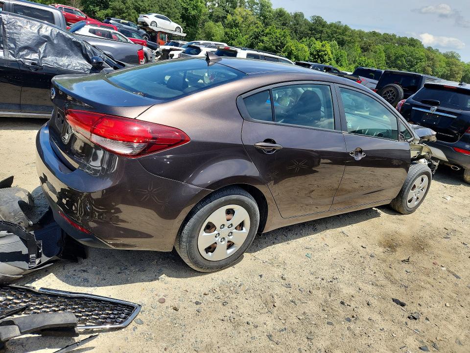2017 Kia Forte მანქანა იყიდება აუქციონზე, vin: 3KPFK4A78HE101216, აუქციონის ნომერი: 56157426