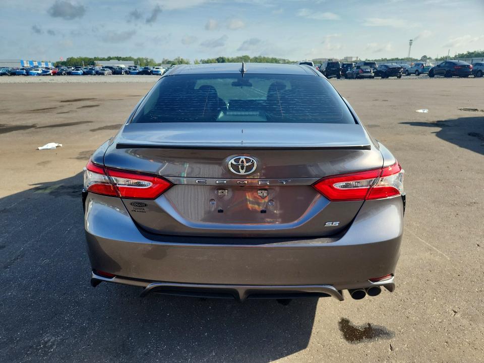 56961826 :رقم المزاد ، 4T1B11HK9KU802975 vin ، 2019 Toyota Camry مزاد بيع