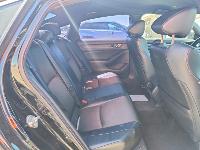 Продажа на аукционе авто 2018 Honda Accord, vin: 1HGCV1F3XJA092012, номер лота: 55926056