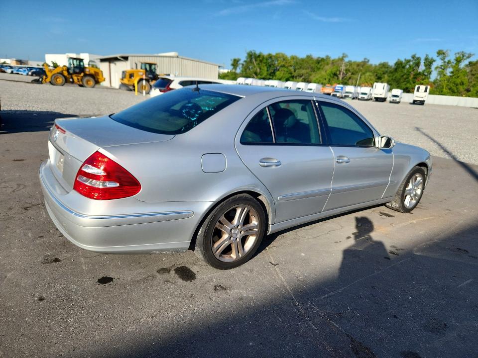 57552356 :رقم المزاد ، WDBUF70J14A394138 vin ، 2004 Mercedes-benz E مزاد بيع