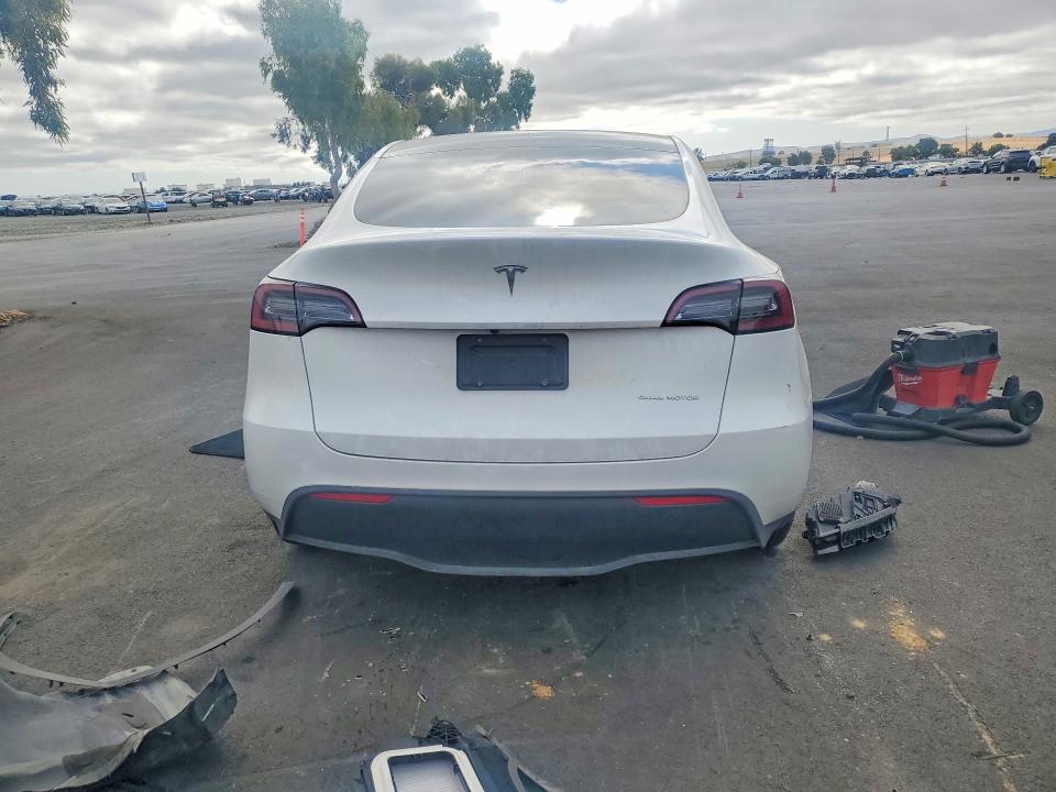 56172796 :رقم المزاد ، 7SAYGAEE1PF740969 vin ، 2023 Tesla Model Y مزاد بيع