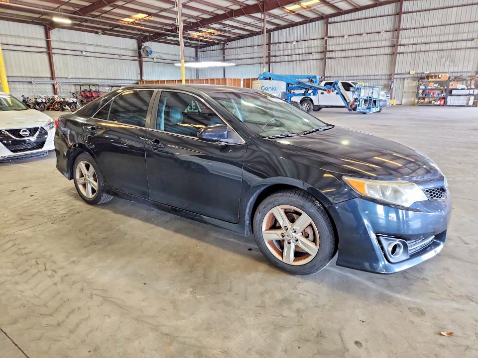58812696 :رقم المزاد ، 4T1BF1FK5EU452849 vin ، 2014 Toyota Camry مزاد بيع