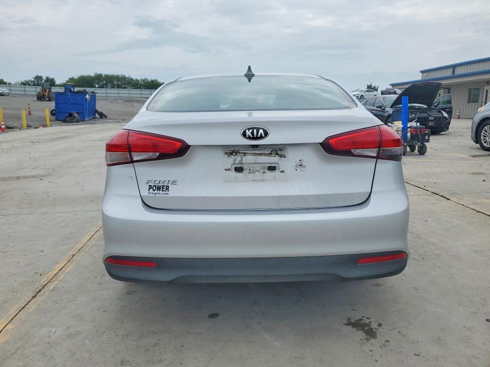 58907526 :رقم المزاد ، 3KPFL4A76HE153442 vin ، 2017 Kia Forte مزاد بيع