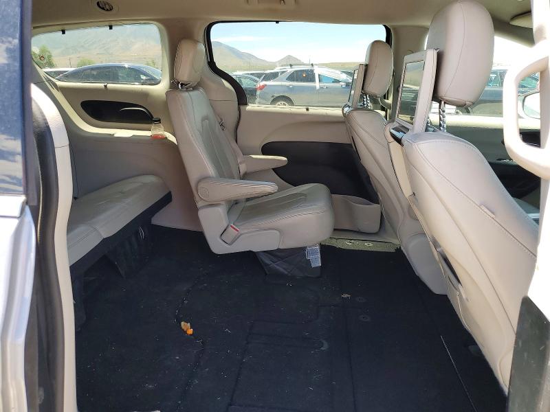 55627406 :رقم المزاد ، 2C4RC1EG7JR330347 vin ، 2018 Chrysler Pacifica مزاد بيع