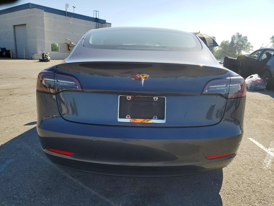 57166356 :رقم المزاد ، 5YJ3E1EA4NF336359 vin ، 2022 Tesla Model 3 مزاد بيع