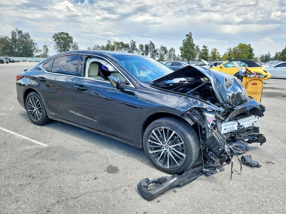 58603146 :رقم المزاد ، 58ADA1C12NU026032 vin ، 2022 Lexus Es 300h مزاد بيع