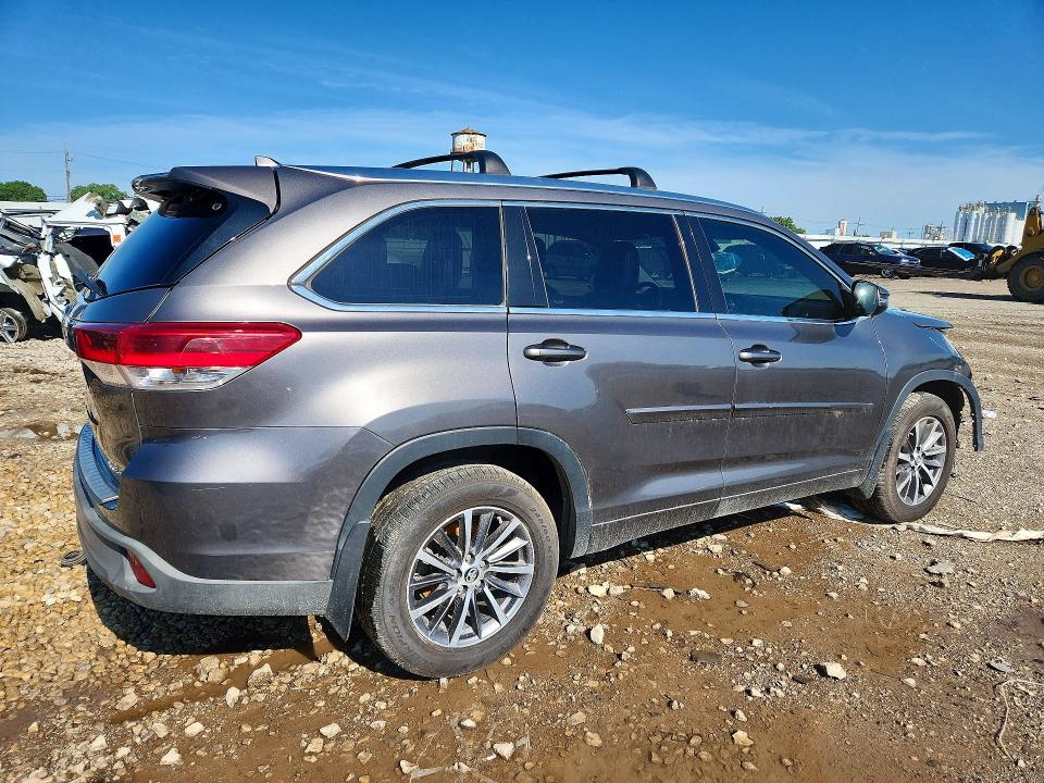 Продаж на аукціоні авто 2018 Toyota Highlander, vin: 5TDJZRFH1JS899171, номер лоту: 56523586