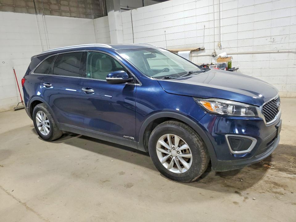 2017 Kia Sorento მანქანა იყიდება აუქციონზე, vin: 5XYPGDA54HG214152, აუქციონის ნომერი: 57703656