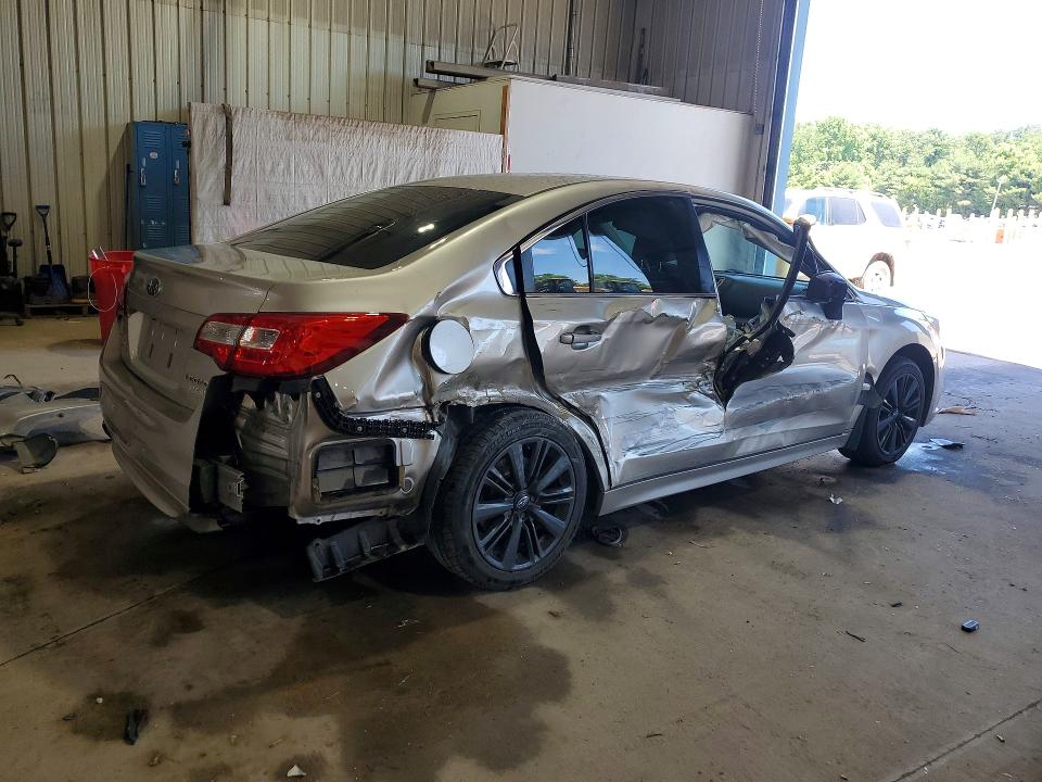 55688526 :رقم المزاد ، 4S3BNAA69F3061146 vin ، 2015 Subaru Legacy مزاد بيع
