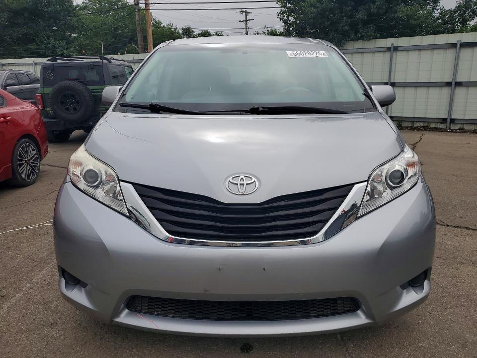 2011 Toyota Sienna მანქანა იყიდება აუქციონზე, vin: 5TDKK3DC5BS163915, აუქციონის ნომერი: 56028226