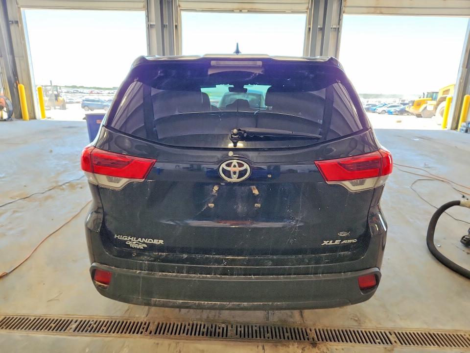 Продажа на аукционе авто 2017 Toyota Highlander, vin: 5TDJZRFH3HS435759, номер лота: 54843126