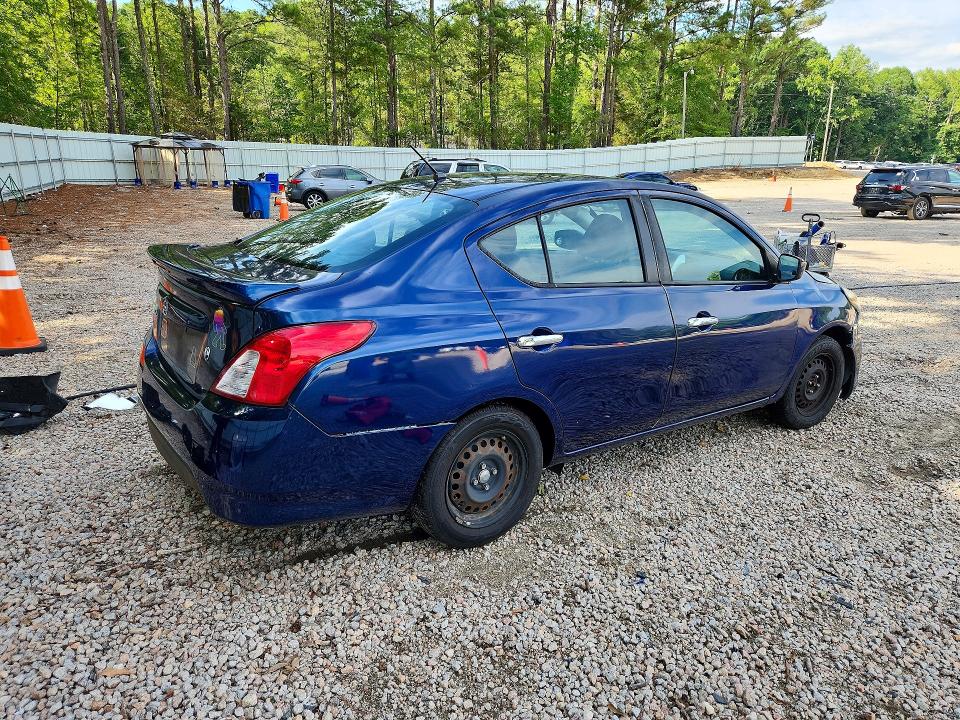 58818526 :رقم المزاد ، 3N1CN7AP1KL841398 vin ، 2019 Nissan Versa مزاد بيع