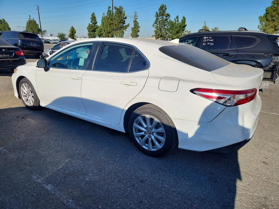 57004686 :رقم المزاد ، 4T1B11HK8KU220124 vin ، 2019 Toyota Camry مزاد بيع