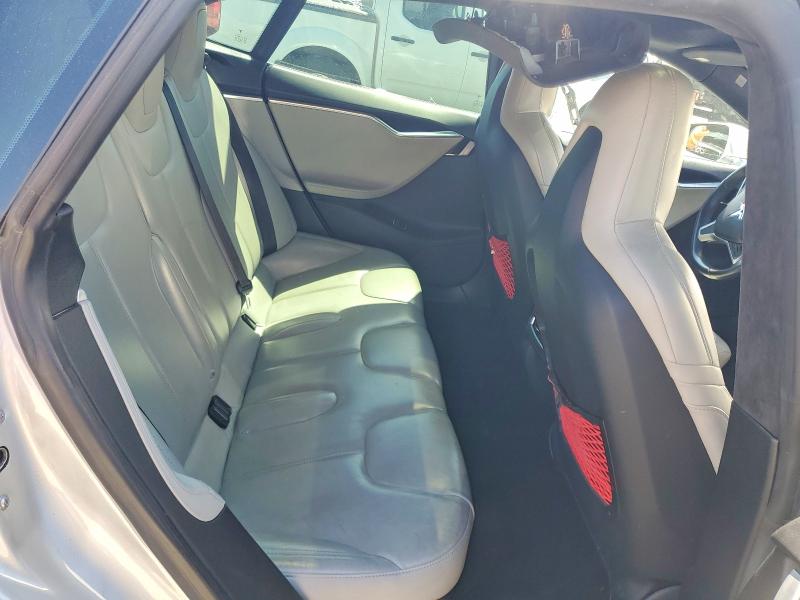 56996116 :رقم المزاد ، 5YJSA1E22FF120253 vin ، 2015 Tesla Model S مزاد بيع