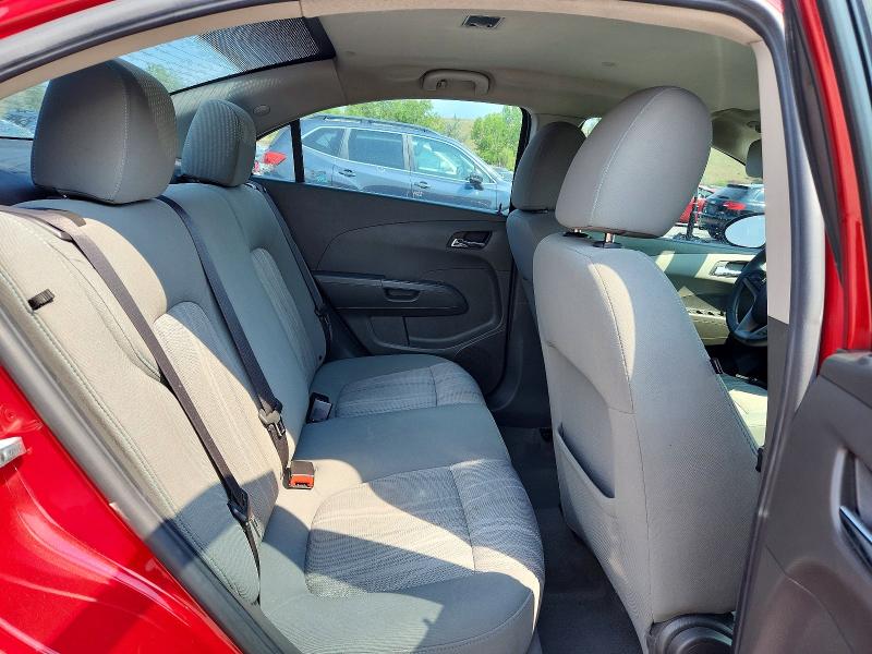 58471006 :رقم المزاد ، 1G1JC5SH0F4218722 vin ، 2015 Chevrolet Sonic مزاد بيع