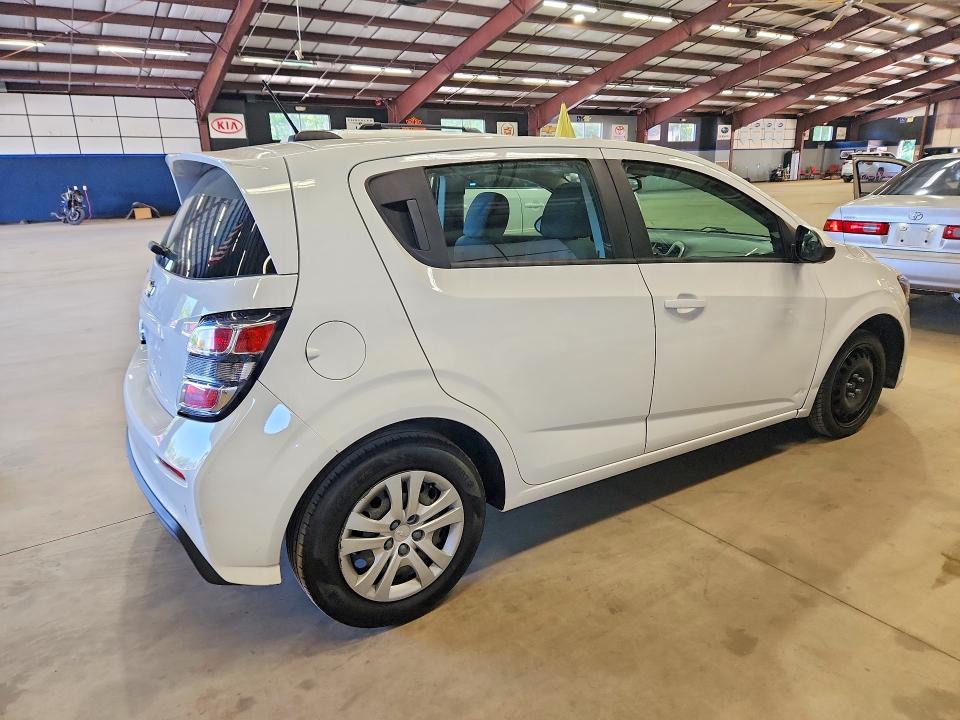 56901126 :رقم المزاد ، 1G1JG6SH7J4132925 vin ، 2018 Chevrolet Sonic مزاد بيع