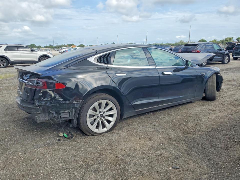 Продажа на аукционе авто 2018 Tesla Model S, vin: 5YJSA1E23JF248719, номер лота: 57010876