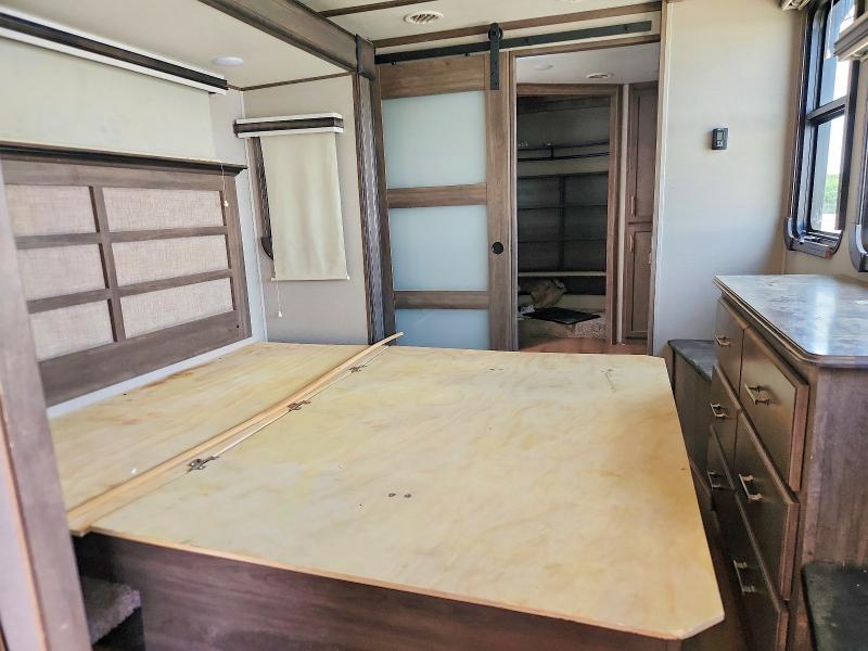Продажа на аукционе авто 2021 Grand Design Solitude, vin: 573FS4323MAA02328, номер лота: 52555236