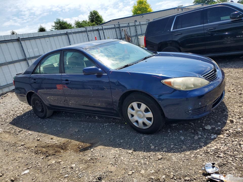 58826316 :رقم المزاد ، 4T1BE30K05U382748 vin ، 2005 Toyota Camry مزاد بيع
