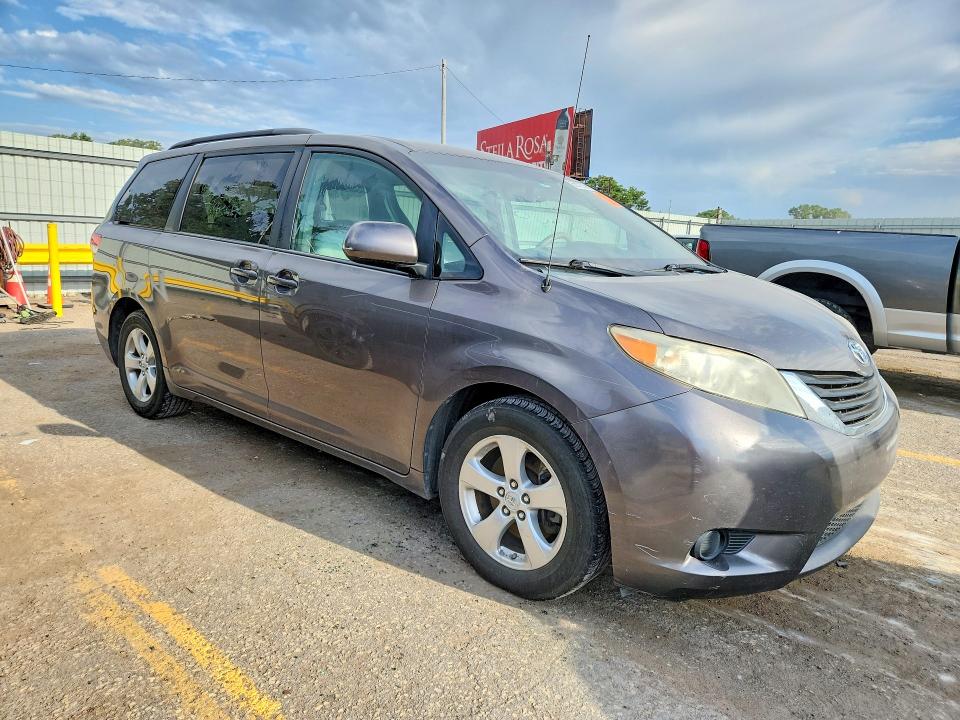 Продажа на аукционе авто 2013 Toyota Sienna, vin: 5TDKK3DC0DS323864, номер лота: 56575356