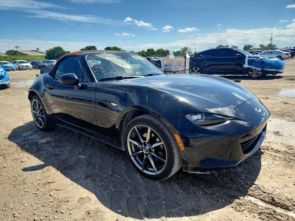 56259466 :رقم المزاد ، JM1NDAD75J0205399 vin ، 2018 Mazda Mx-5 Miata مزاد بيع