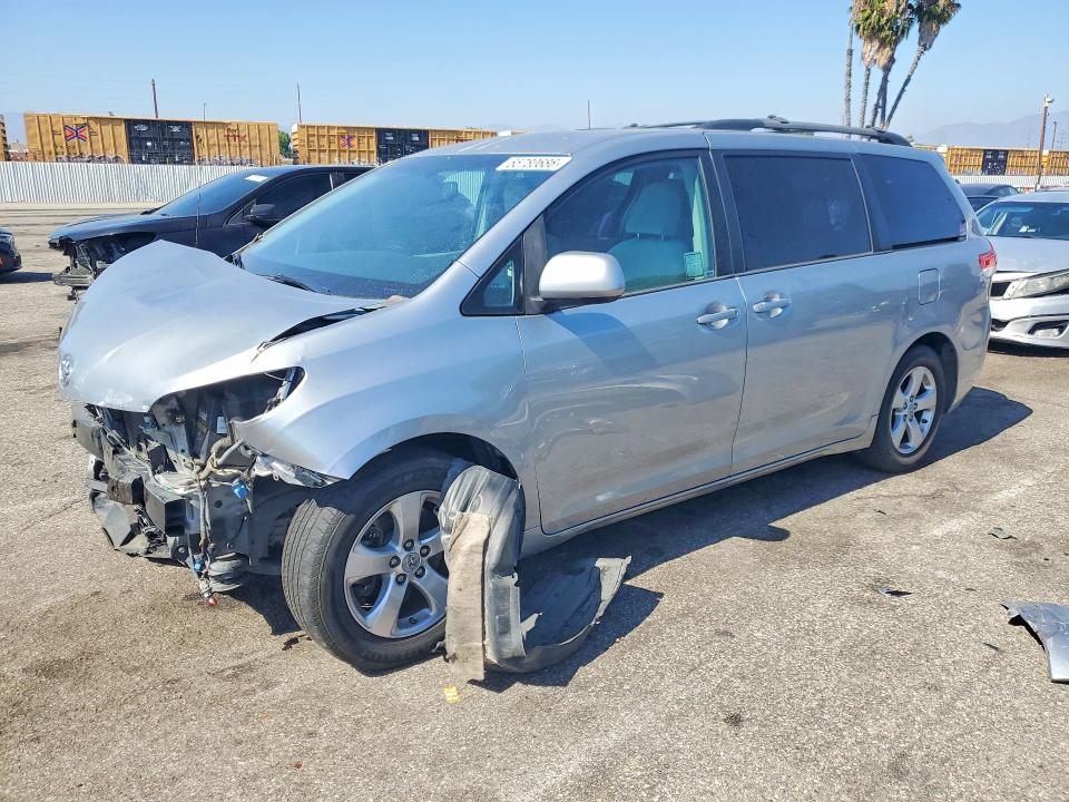 2012 Toyota Sienna მანქანა იყიდება აუქციონზე, vin: 5TDKK3DC4CS261013, აუქციონის ნომერი: 55780686