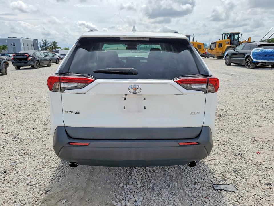 56893846 :رقم المزاد ، 2T3W1RFV7MW142992 vin ، 2021 Toyota Rav4 مزاد بيع