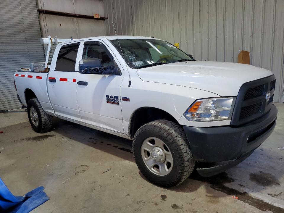 55885446 :رقم المزاد ، 3C6UR5CJ8JG276276 vin ، 2018 Ram 2500 مزاد بيع