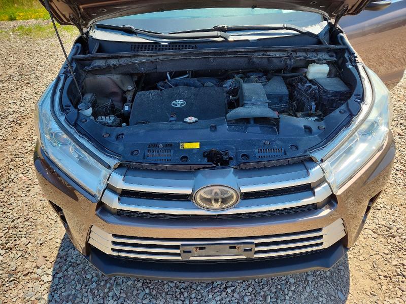 58882666 :رقم المزاد ، 5TDBZRFH4JS872177 vin ، 2018 Toyota Highlander مزاد بيع