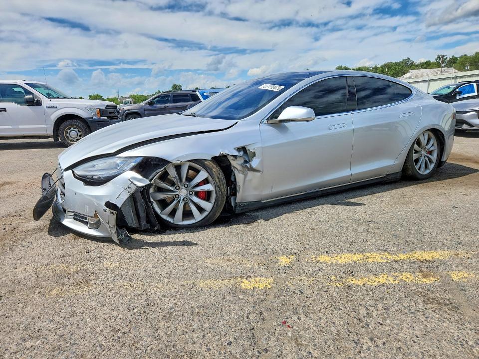 Продажа на аукционе авто 2015 Tesla Model S, vin: 5YJSA1H22FFP69885, номер лота: 57190626