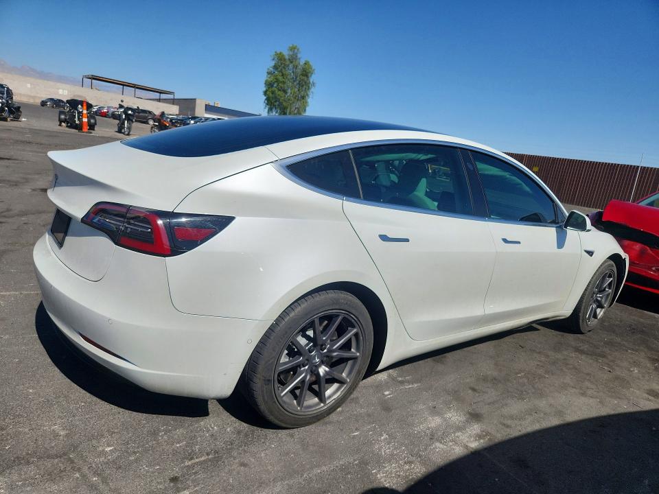 57092946 :رقم المزاد ، 5YJ3E1EAXLF615280 vin ، 2020 Tesla Model 3 مزاد بيع