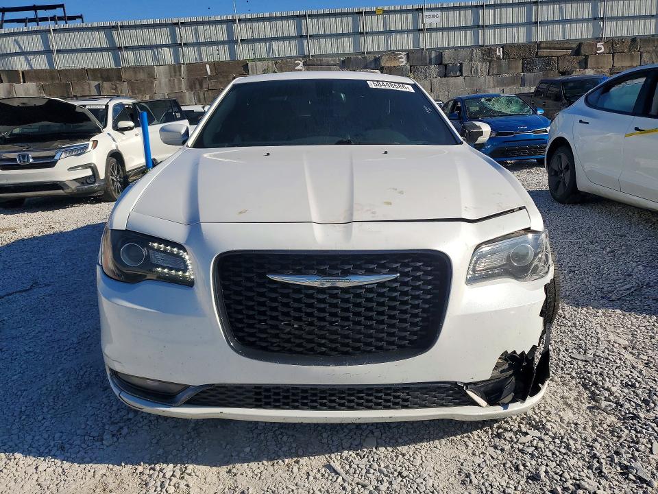 2015 Chrysler 300 მანქანა იყიდება აუქციონზე, vin: 2C3CCABG2FH921570, აუქციონის ნომერი: 58448586