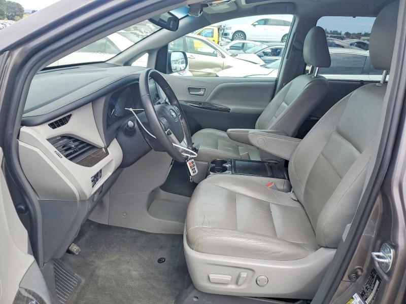 56398186 :رقم المزاد ، 5TDYZ3DC9HS891655 vin ، 2017 Toyota Sienna مزاد بيع