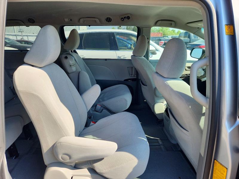 55113996 :رقم المزاد ، 5TDKK3DC7BS095102 vin ، 2011 Toyota Sienna مزاد بيع