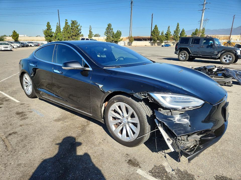 2018 Tesla Model S მანქანა იყიდება აუქციონზე, vin: 5YJSA1E28JF281554, აუქციონის ნომერი: 57498306