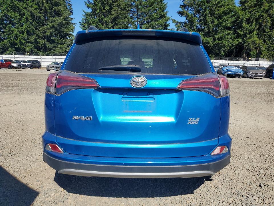 57182456 :رقم المزاد ، JTMRFREV1JJ192183 vin ، 2018 Toyota Rav4 مزاد بيع