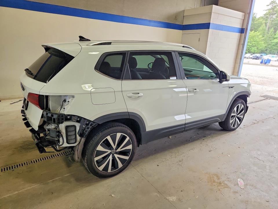 57079796 :رقم المزاد ، 3VVSX7B2XNM014859 vin ، 2022 Volkswagen Taos مزاد بيع