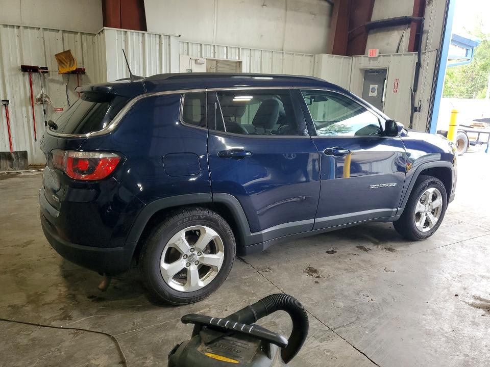 58880696 :رقم المزاد ، 3C4NJDBB0JT315703 vin ، 2018 Jeep Compass مزاد بيع